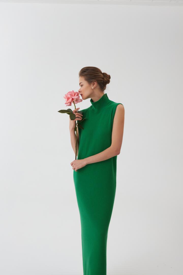 Платье из кашемира с высоким воротом "Майская Зелень"