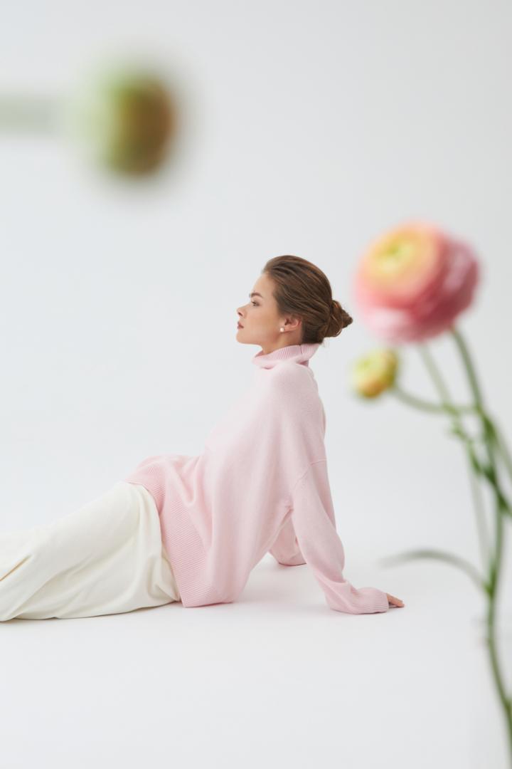 Свитер из кашемира с высоким воротом "Лёгкий Румянец"