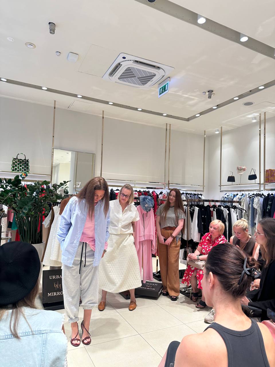 Вчера историк моды Наталья Мошечкова провела лекцию о стиле спрот-шик в шоуруме дизайнерской одежды KU+BA Вчера историк моды Наталья Мошечкова провела лекцию о стиле спрот-шик в шоуруме дизайнерской одежды KU+BA