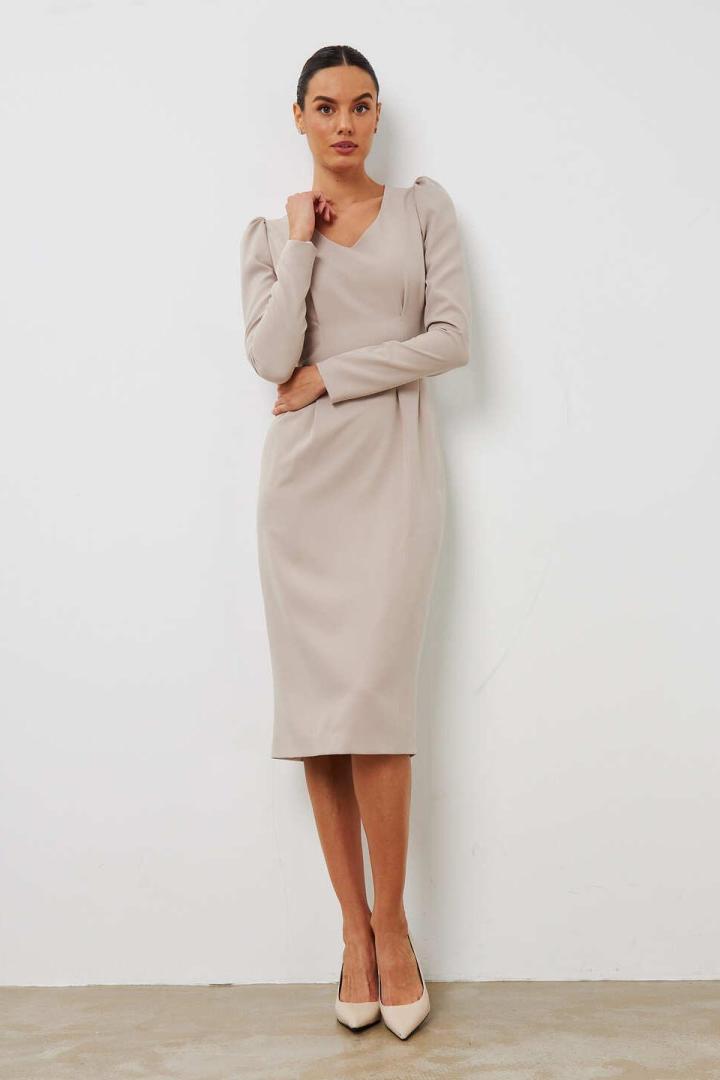 Платье-футляр