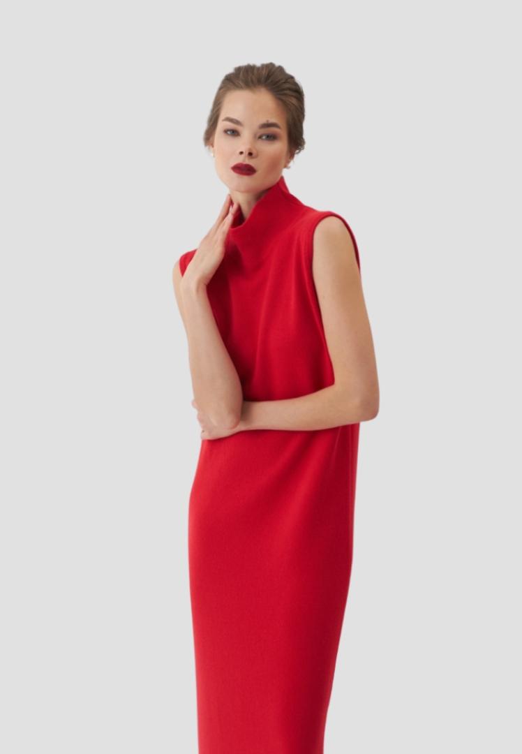 Платье из кашемира с высоким воротом "Алая Роскошь"