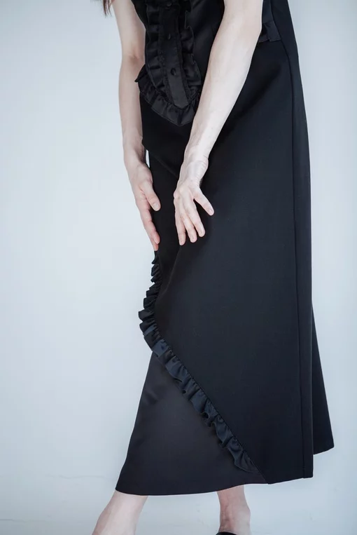 Платье черное атласное с трикотажем