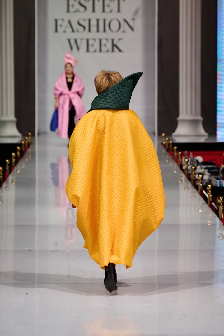 Накидка-пальто на верхнюю одежду желтая