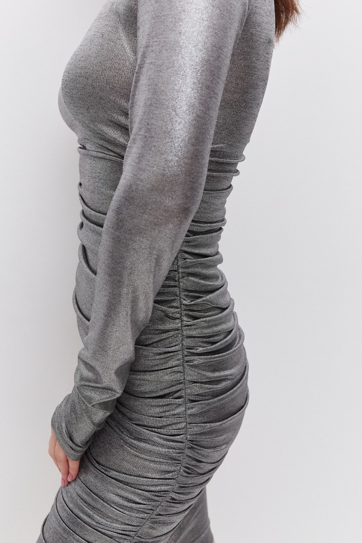 Серебристое платье