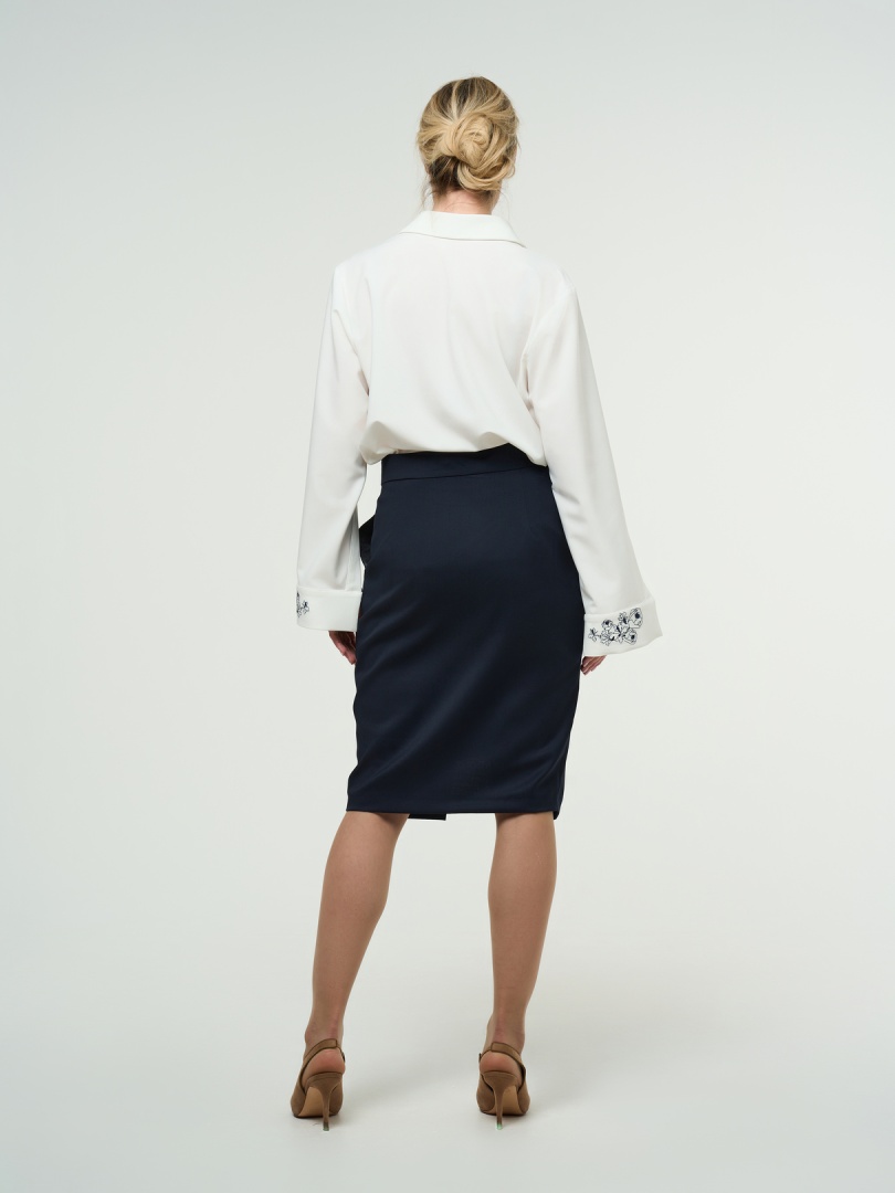 Юбка с разрезом спереди