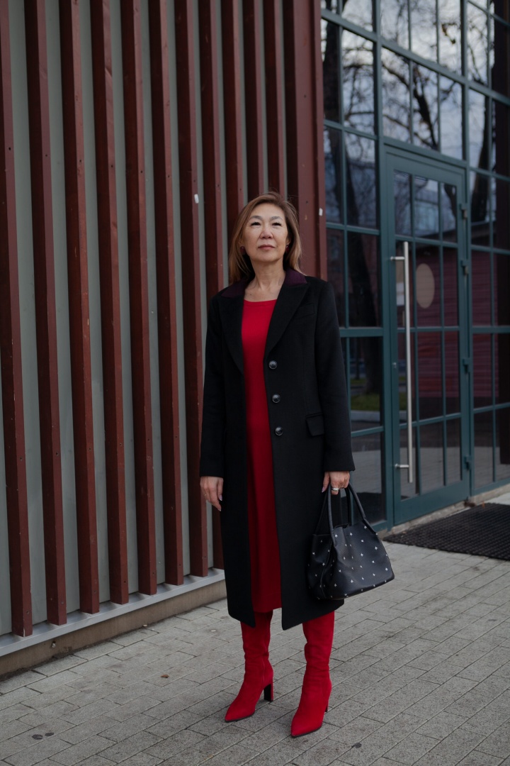 Пальто Жанет чёрное с вишнёвым