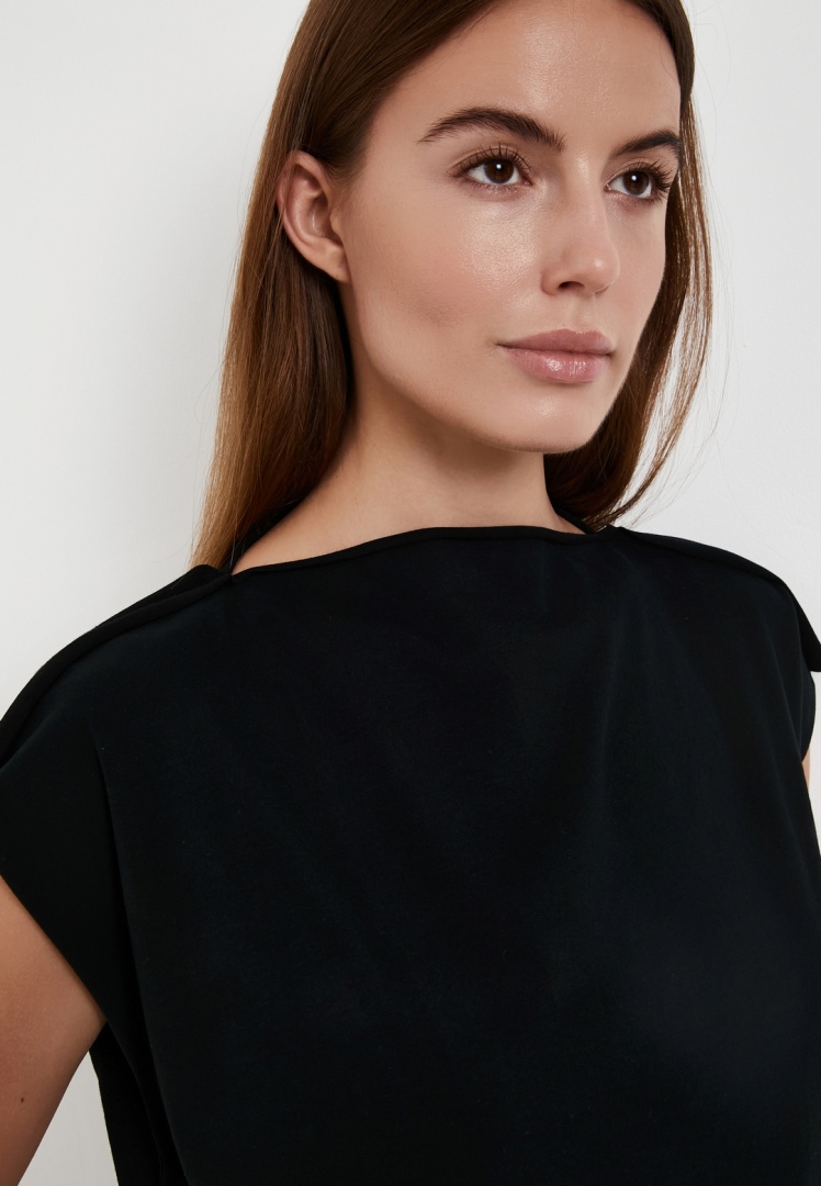 Футболка Квадрат черная