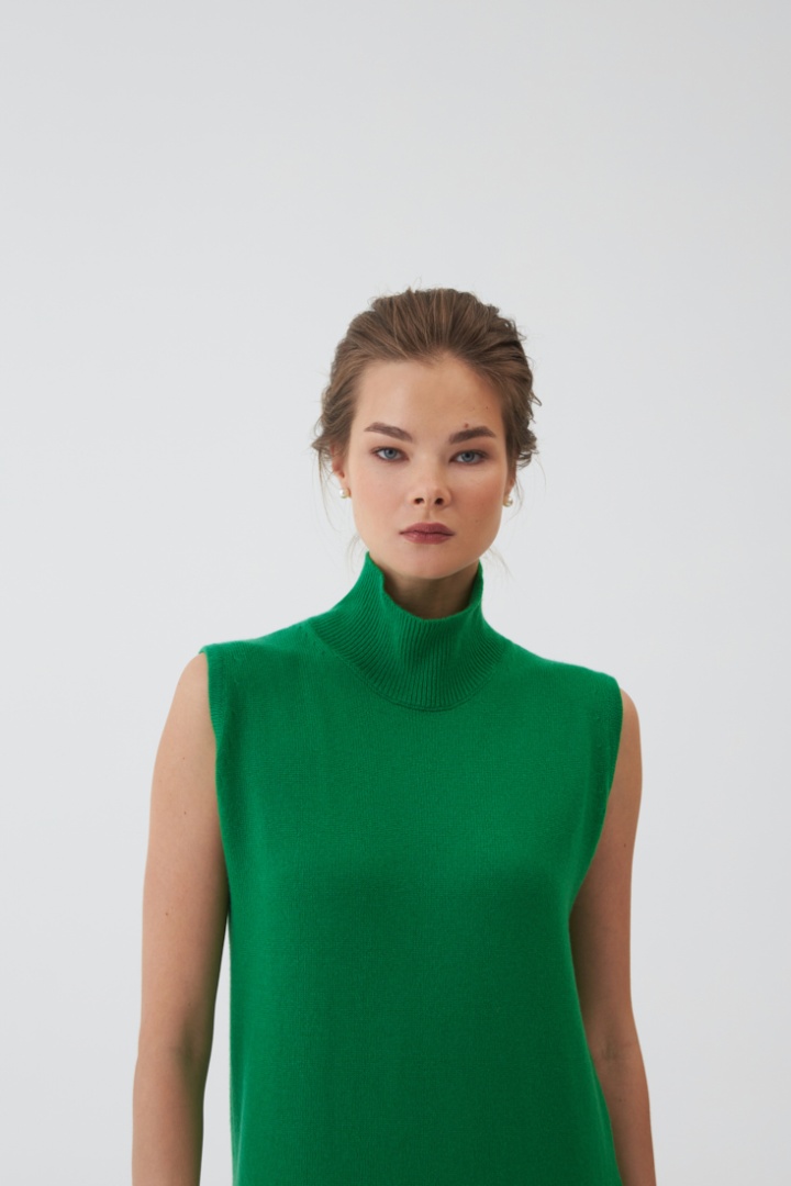 Платье из кашемира с высоким воротом "Майская Зелень"