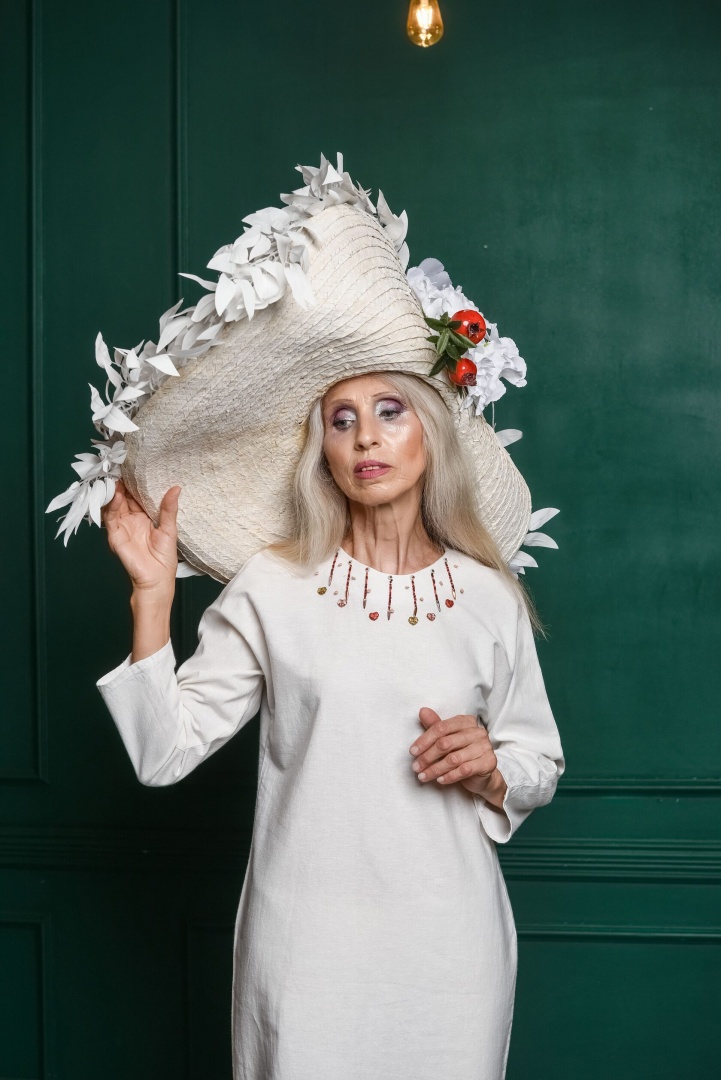 Шляпа белая