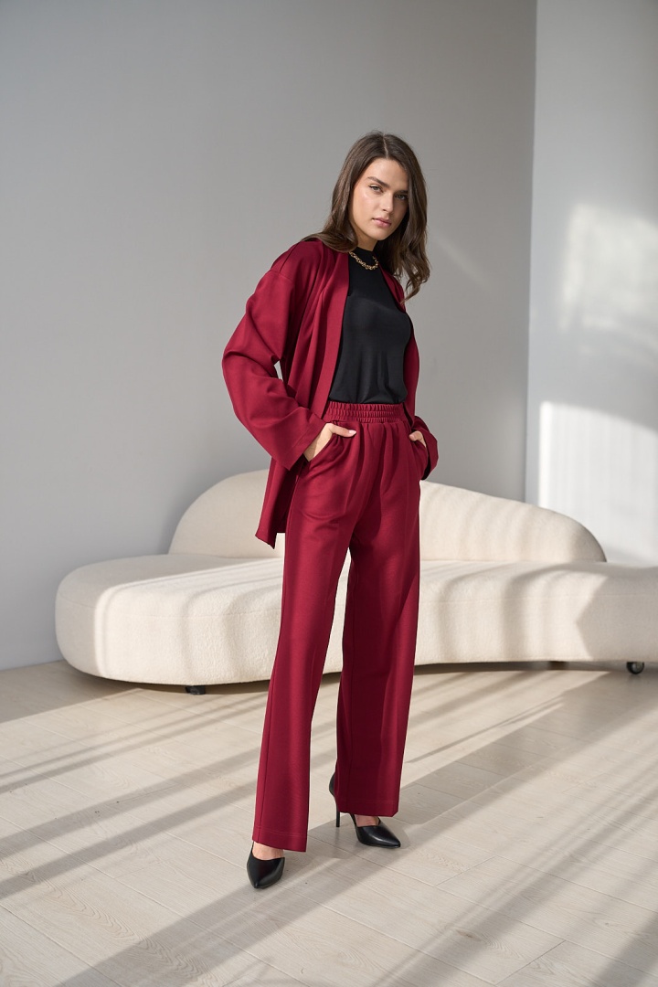 Бордовые брюки прямые