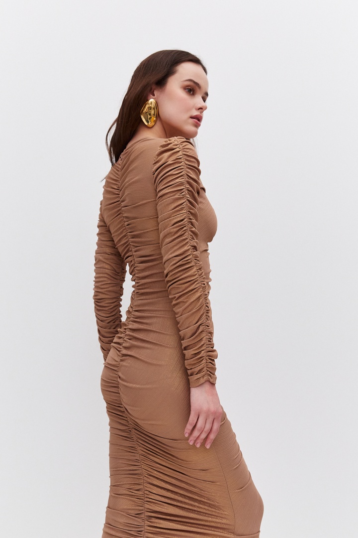 Платье миди с вертикальной драпировкой "Кэмел"