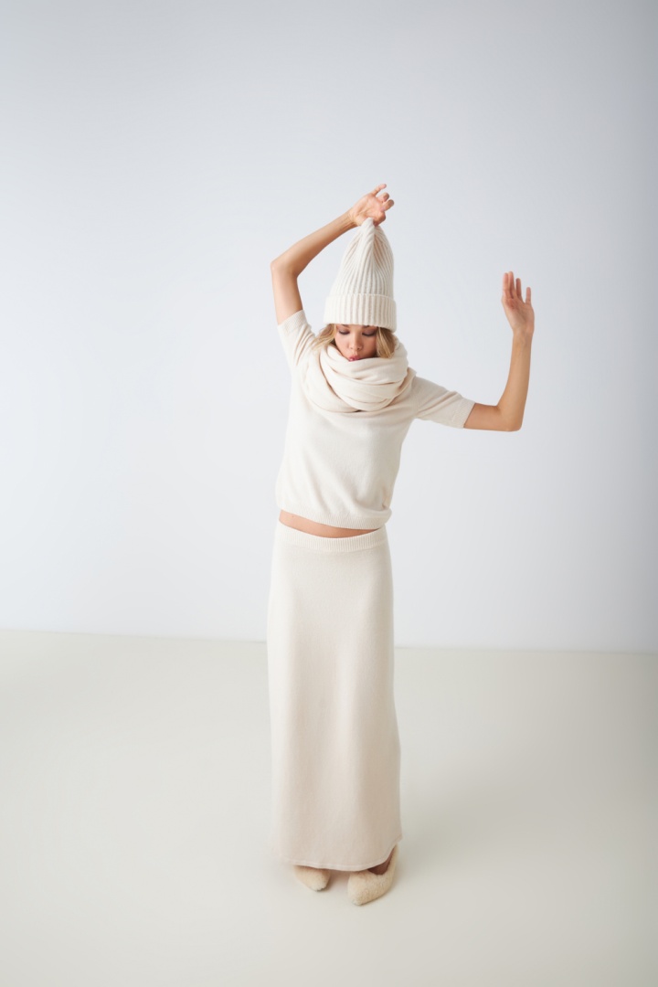 Шапка бини из кашемира "Взбитые Сливки"