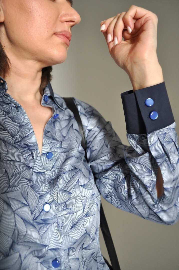 Рубашка женская с поясом и длинным рукавом